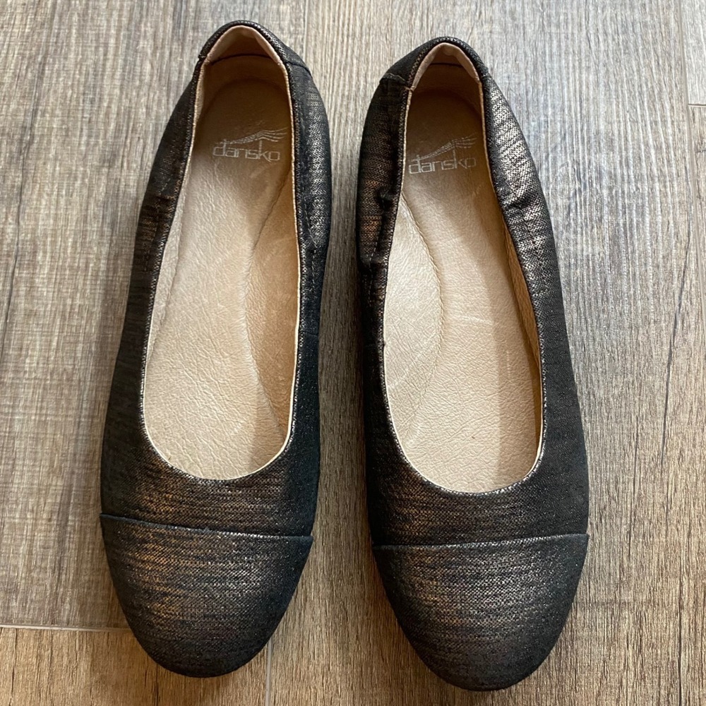 Dansko Lisanne Bronze Metallic Leather Cap Toe Ballet Flats Women 39 US 8.5-9